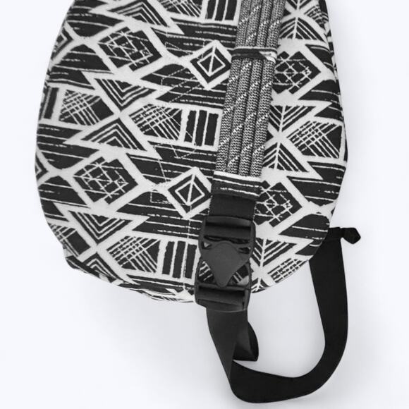 Kavu Black & White Geometric Print Canvas Rope Sling Crossbody Backpack Gorpcore - Picture 4 of 10